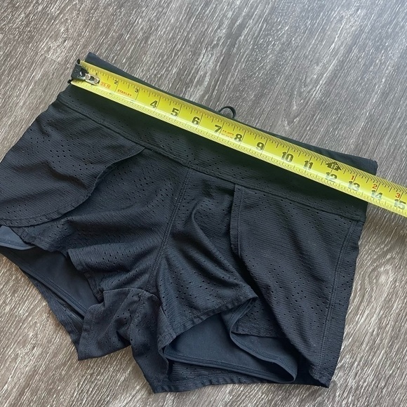 Athleta black lined gym shorts. Size XS - Picture 7 of 10